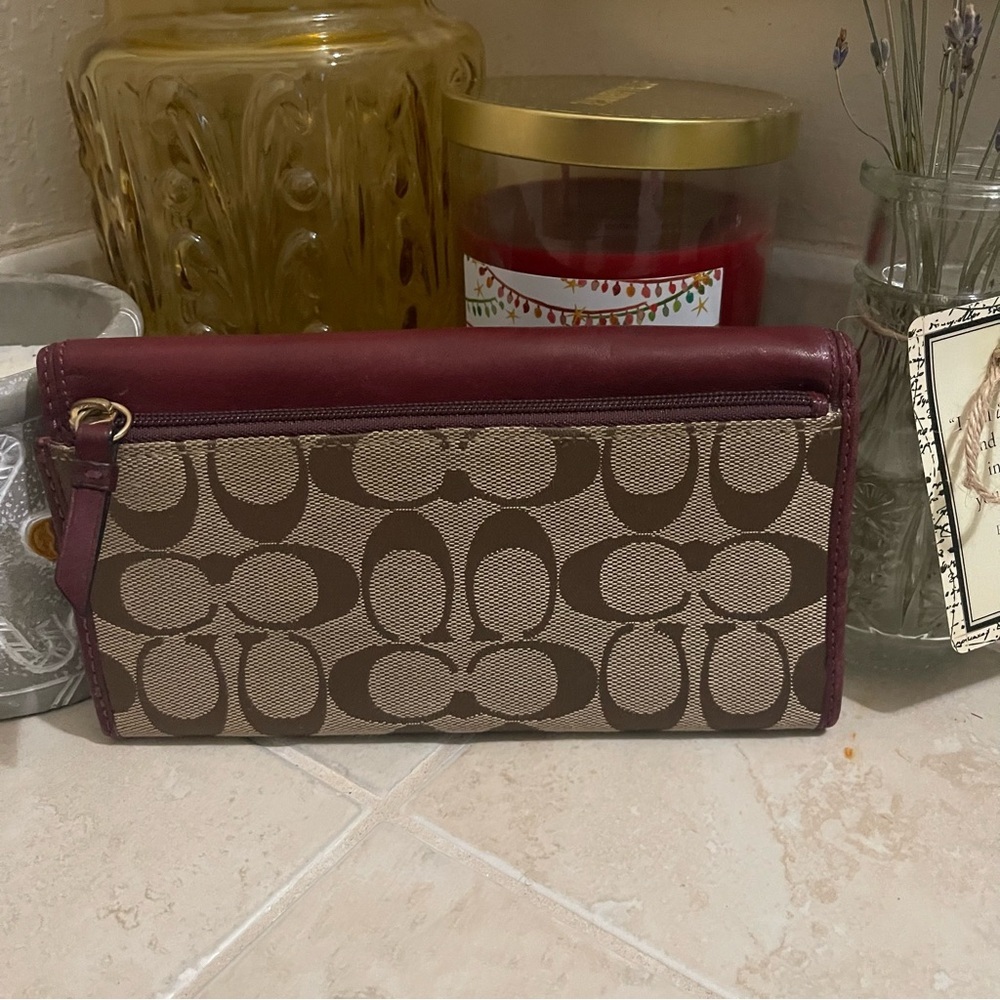 COACH - 40893 - Bleeker dark wine and brown signatures c envelope wallet - EUC - Picture 2 of 9